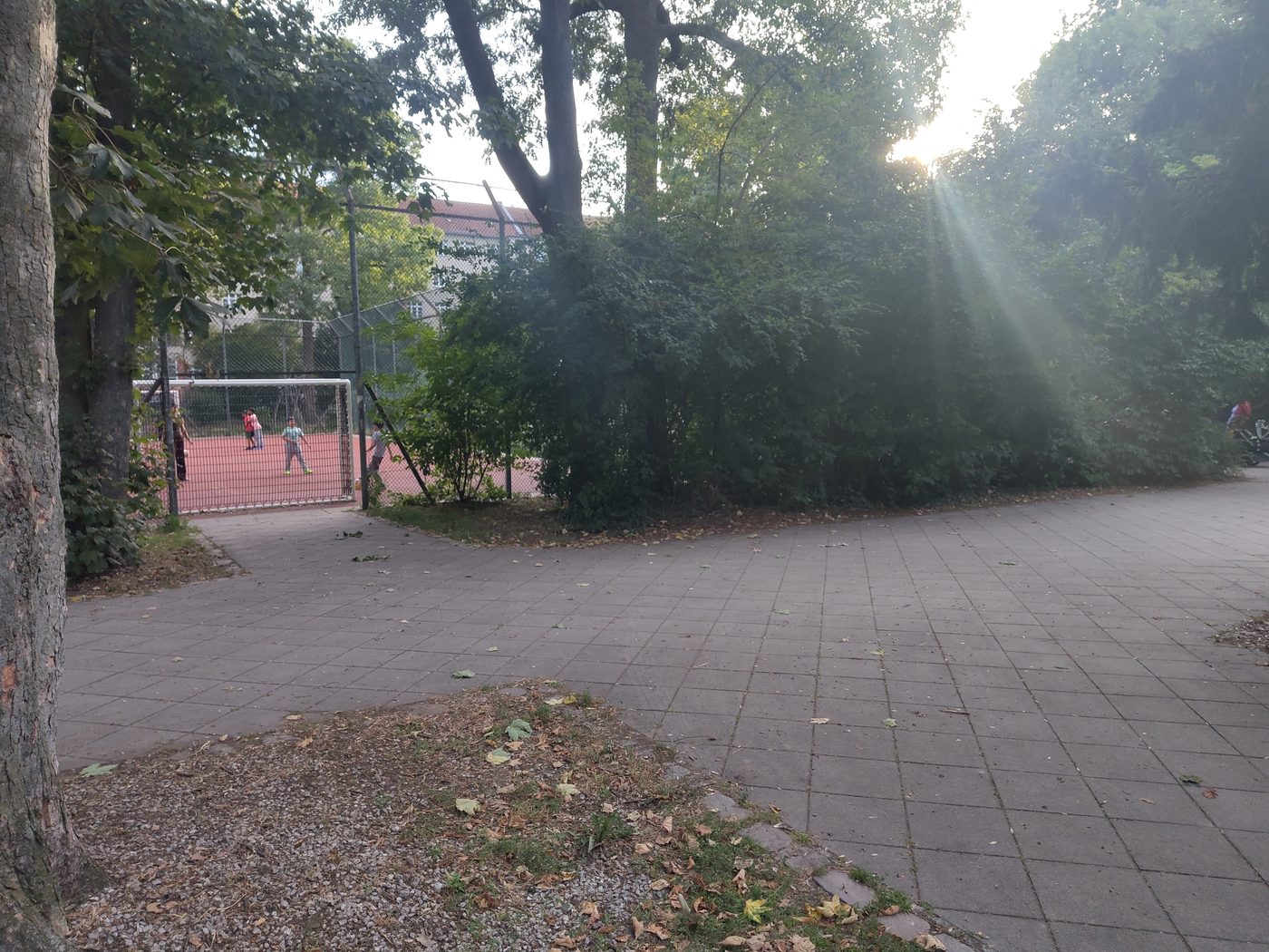 Der öffentliche Platz steht für die Menschen, deren Alltag und Lebensumfeld sich durch die Energiewende verändern. Hier geht es nicht um eine einzelne technische Anlage,...